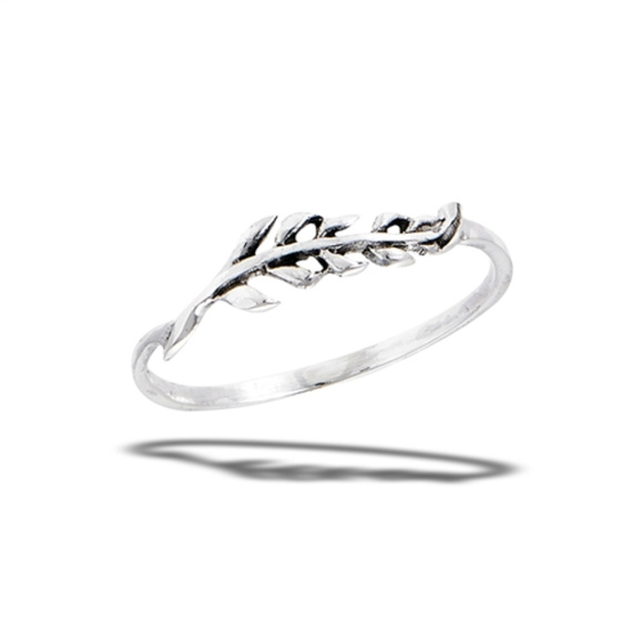 casual flare Jewelry - NWT- Sterling 925 Dainty Leaves Ring
